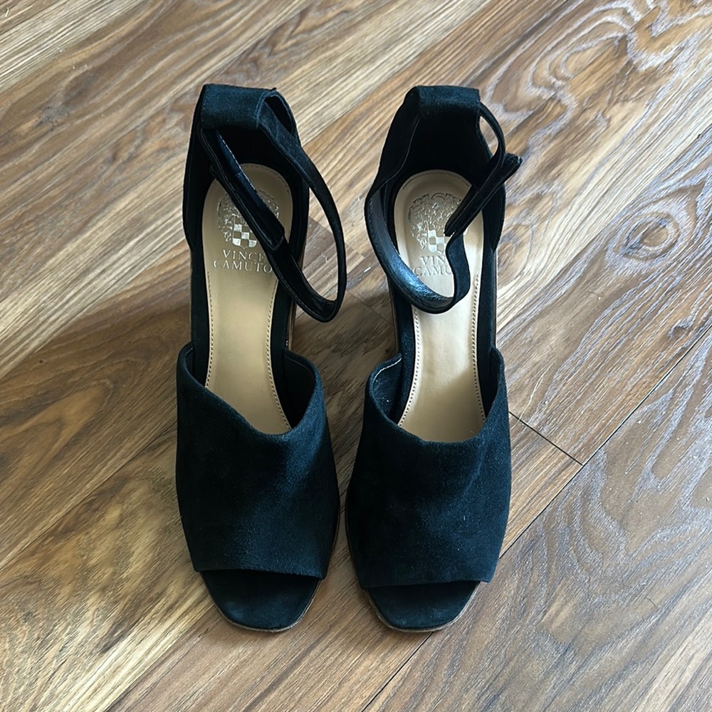 Vince Camuto Black Heels Elegant Design